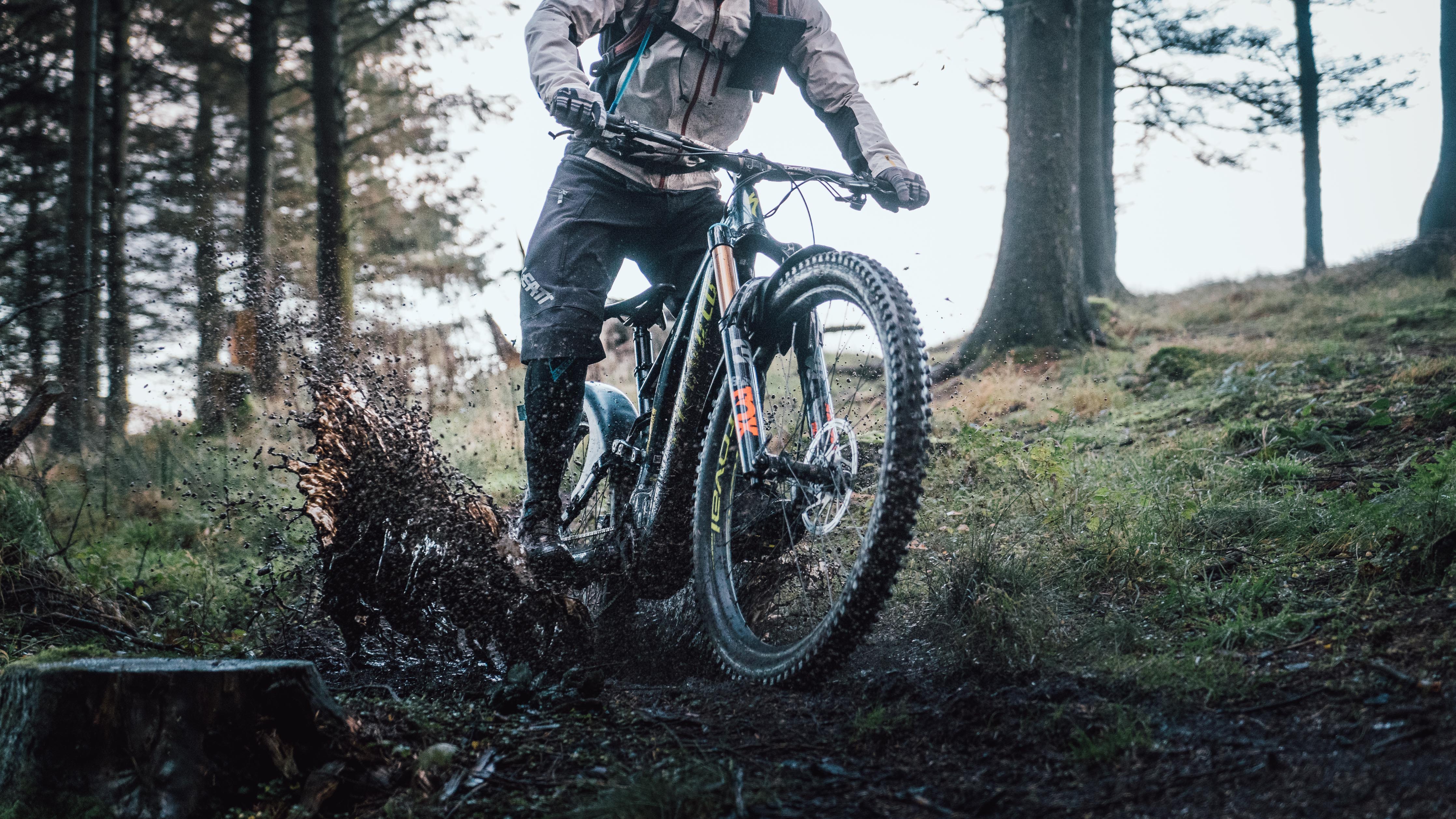 Mudhugger EVO Bolt-On (LONG) default fitting for most FOX (OPTIONS FOR ZEB, RECON, LYRIK,PSYLO, DVO AND OHLINS SEE BELOW)