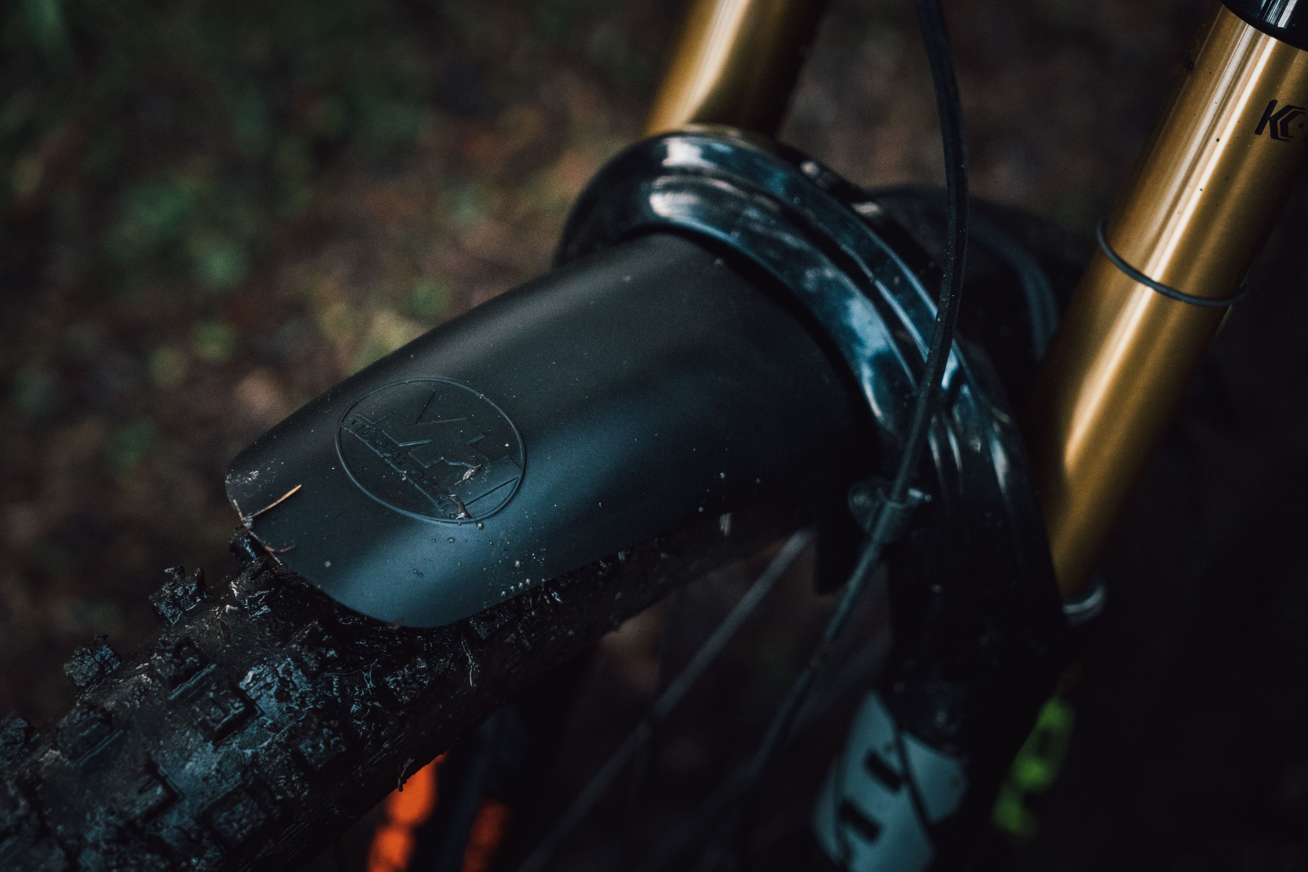 Mudhugger EVO Bolt-On (LONG) default fitting for most FOX (OPTIONS FOR ZEB, RECON, LYRIK,PSYLO, DVO AND OHLINS SEE BELOW)
